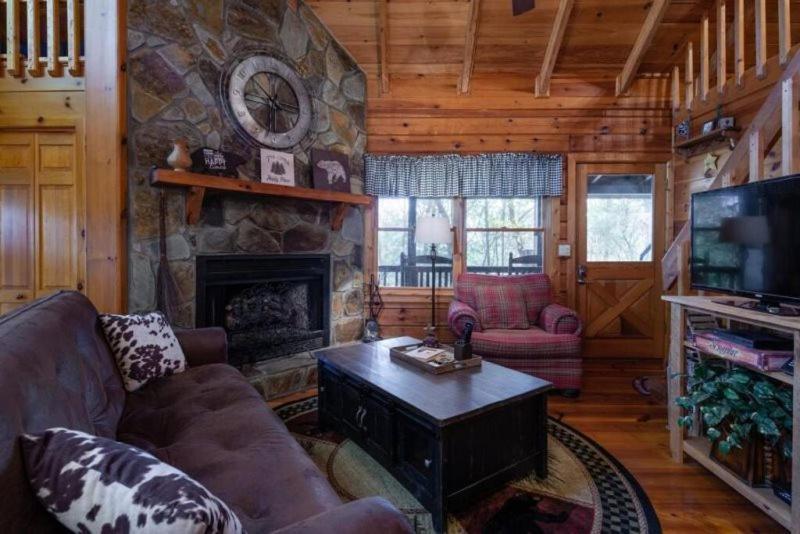 ブルーリッジ山脈 Mountain Time Cabin, Hot Tub, Fire Pit, Fireplaceヴィラ エクステリア 写真