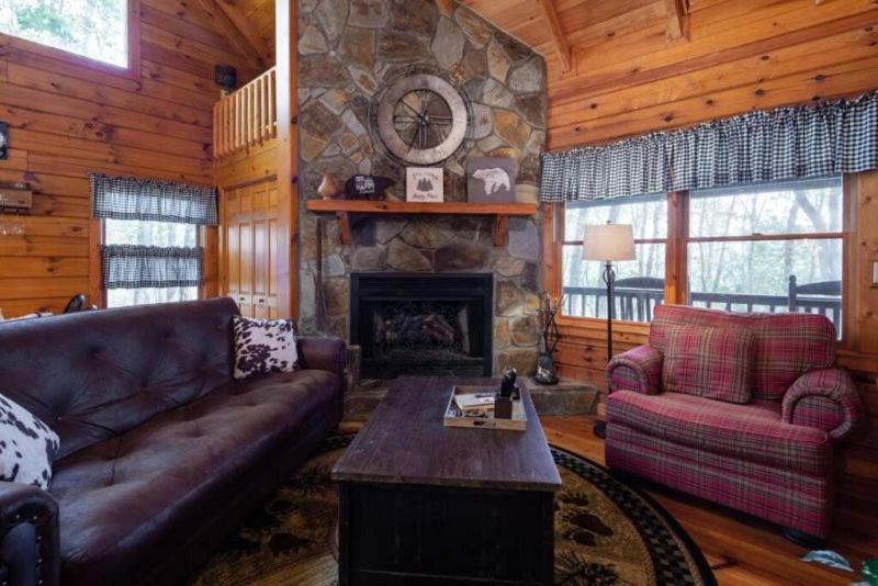 ブルーリッジ山脈 Mountain Time Cabin, Hot Tub, Fire Pit, Fireplaceヴィラ エクステリア 写真