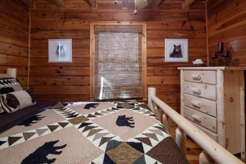 ブルーリッジ山脈 Mountain Time Cabin, Hot Tub, Fire Pit, Fireplaceヴィラ エクステリア 写真