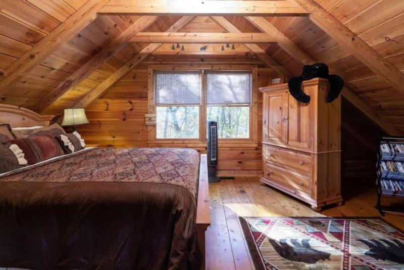 ブルーリッジ山脈 Mountain Time Cabin, Hot Tub, Fire Pit, Fireplaceヴィラ エクステリア 写真